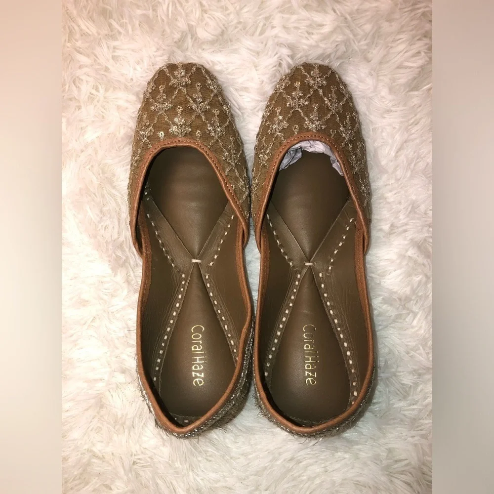 Tan and Gold Embroidered Women's Shoes EU 39 8.5 NWOB
